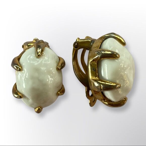 Vintage Milk Glass White Boulders Held by Golden Claws Clip On Earrings - Picture 2 of 15